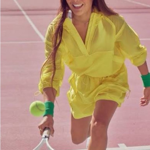 Outdoor Voices Women's Bright Yellow Windbreaker 3” Shorts size M EUC - Picture 2 of 6